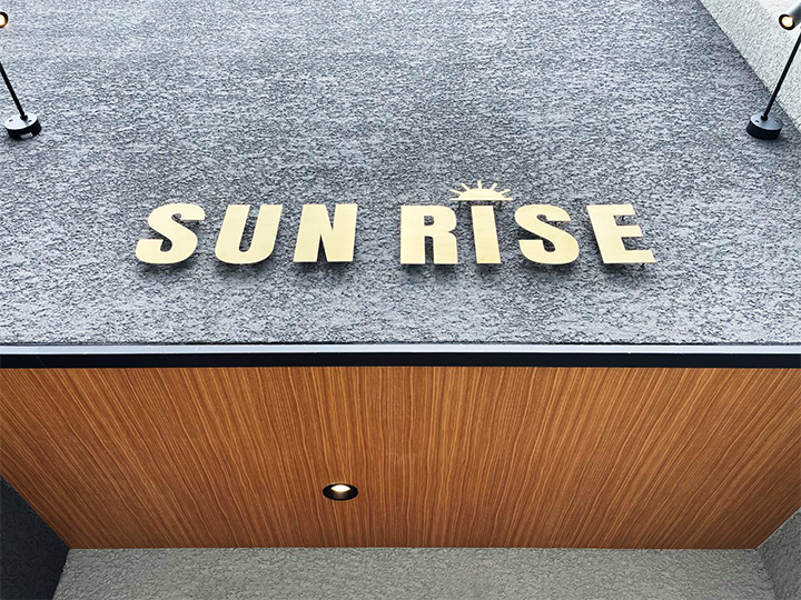 金属切文字(チタンゴールドHL加工)